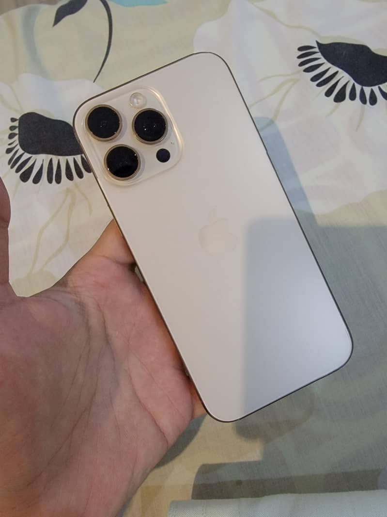 Apple iPhone 16 Pro Max 5