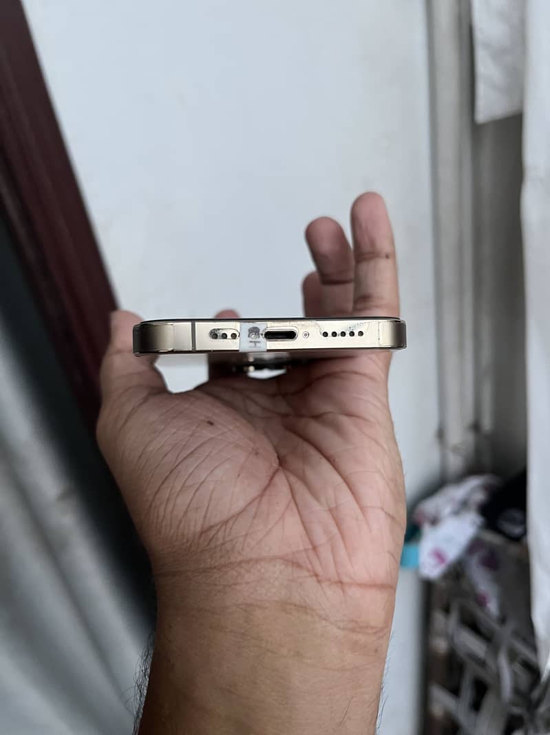 Apple iPhone 13 Pro 4