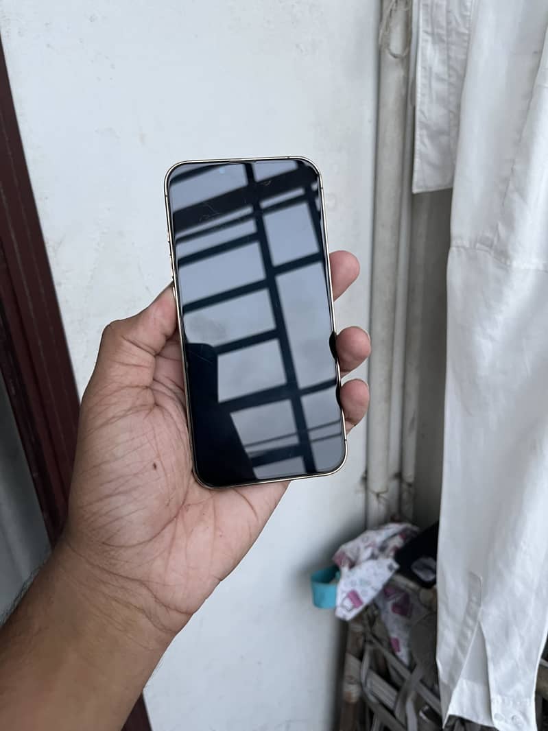 Apple iPhone 13 Pro 8