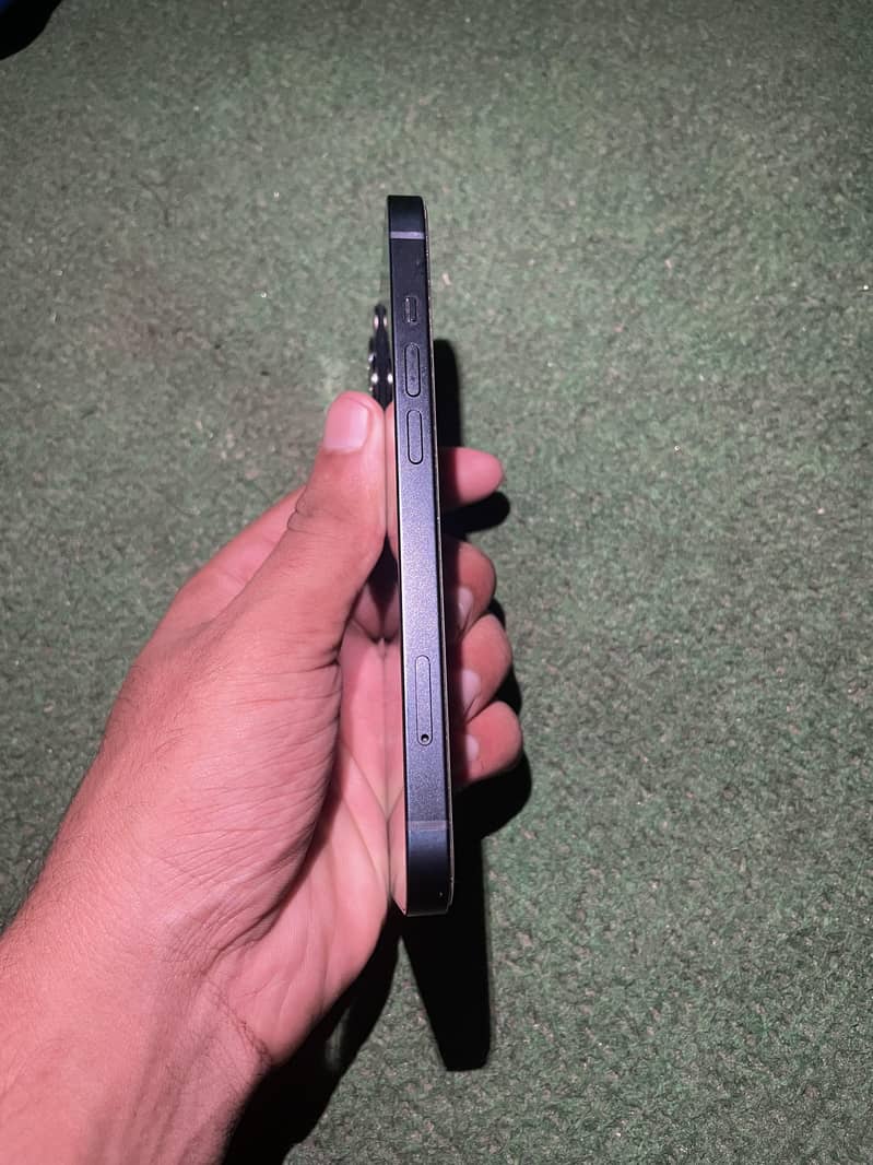 Apple iPhone 13 4