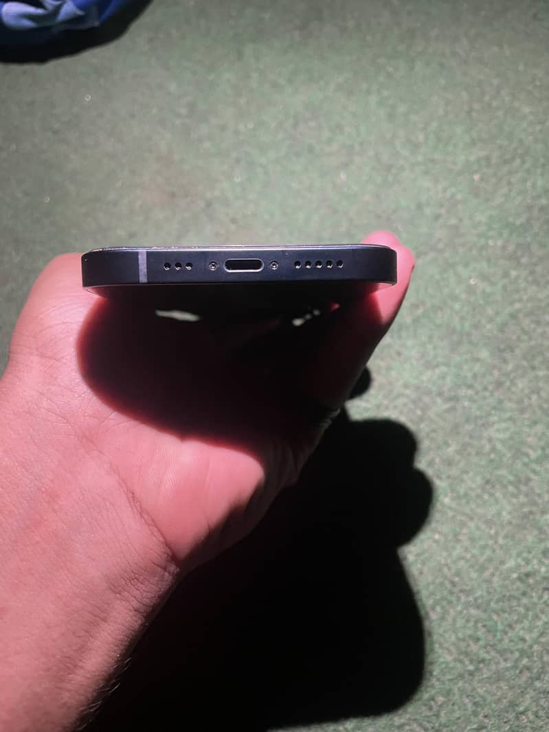 Apple iPhone 13 5
