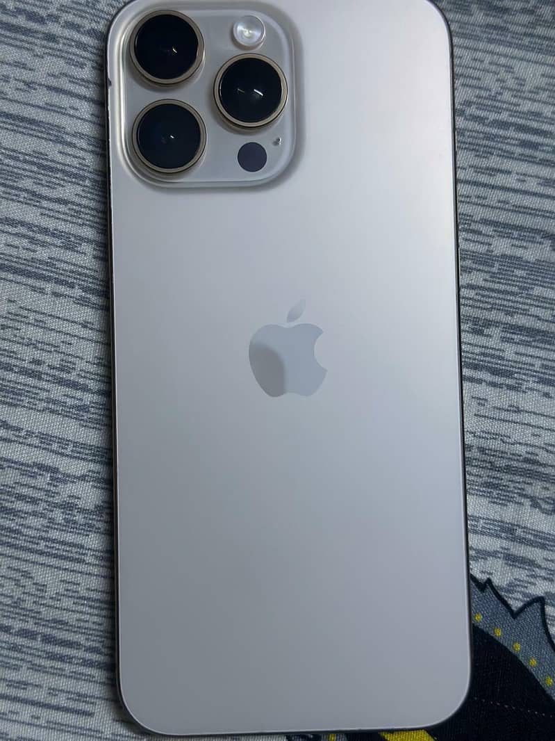 Apple iPhone 16 Pro Max 0