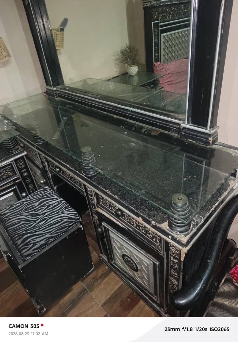 Dressing Table 3