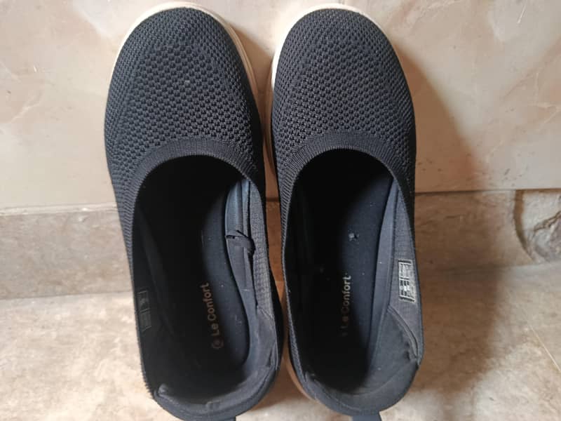 jogging shoes 1