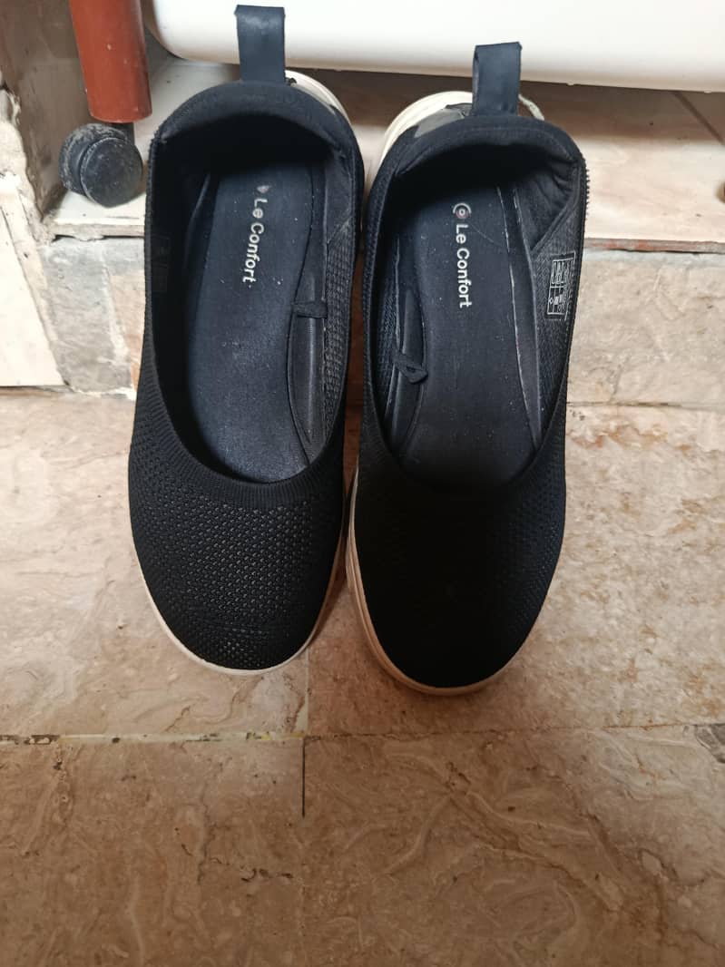 jogging shoes 3