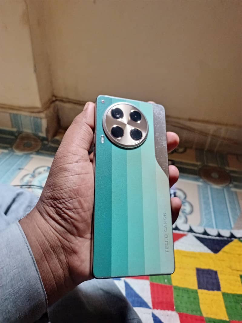 Tecno CAMON 30 1