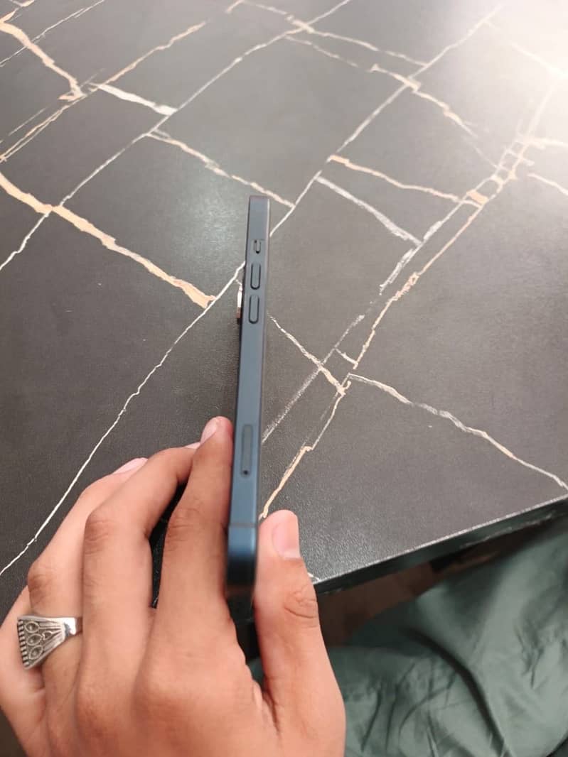 Apple iPhone 13 4