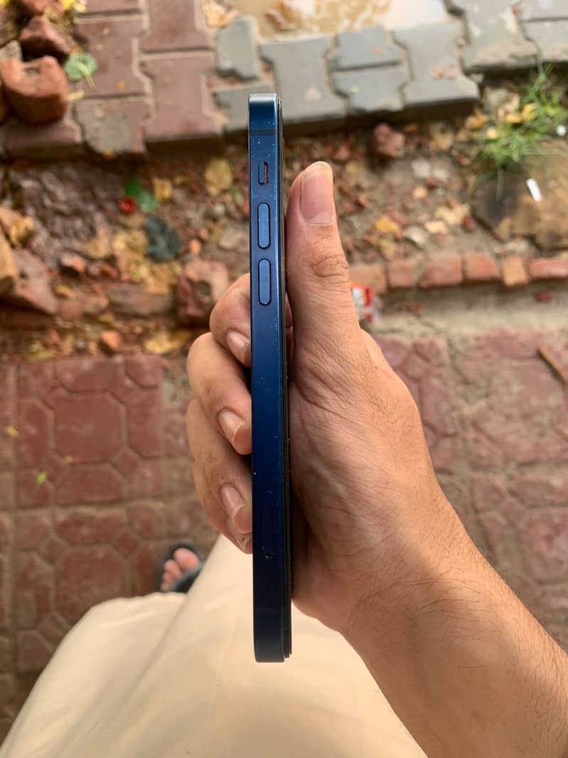 Apple iPhone 12 3