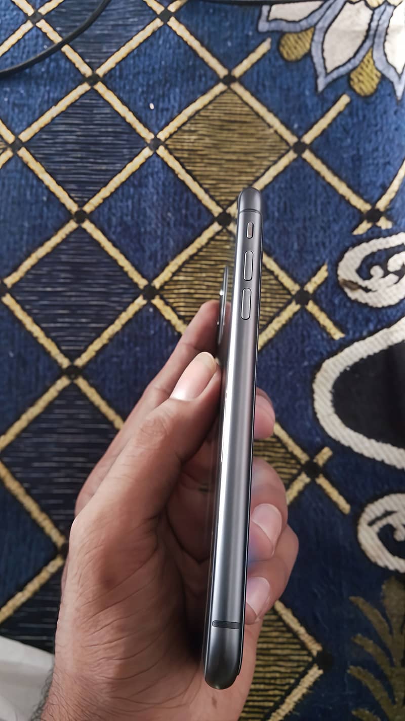 Apple iPhone 11 0