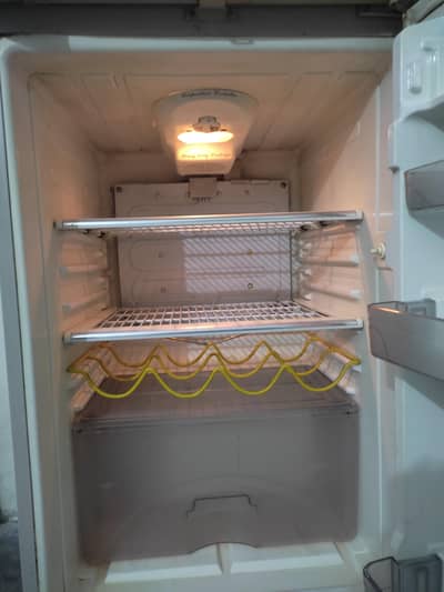 Dawlance  Refrigerator – Medium Size | Top Freezer