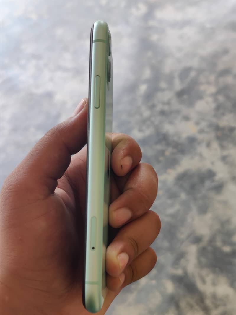 Apple iPhone 11 7