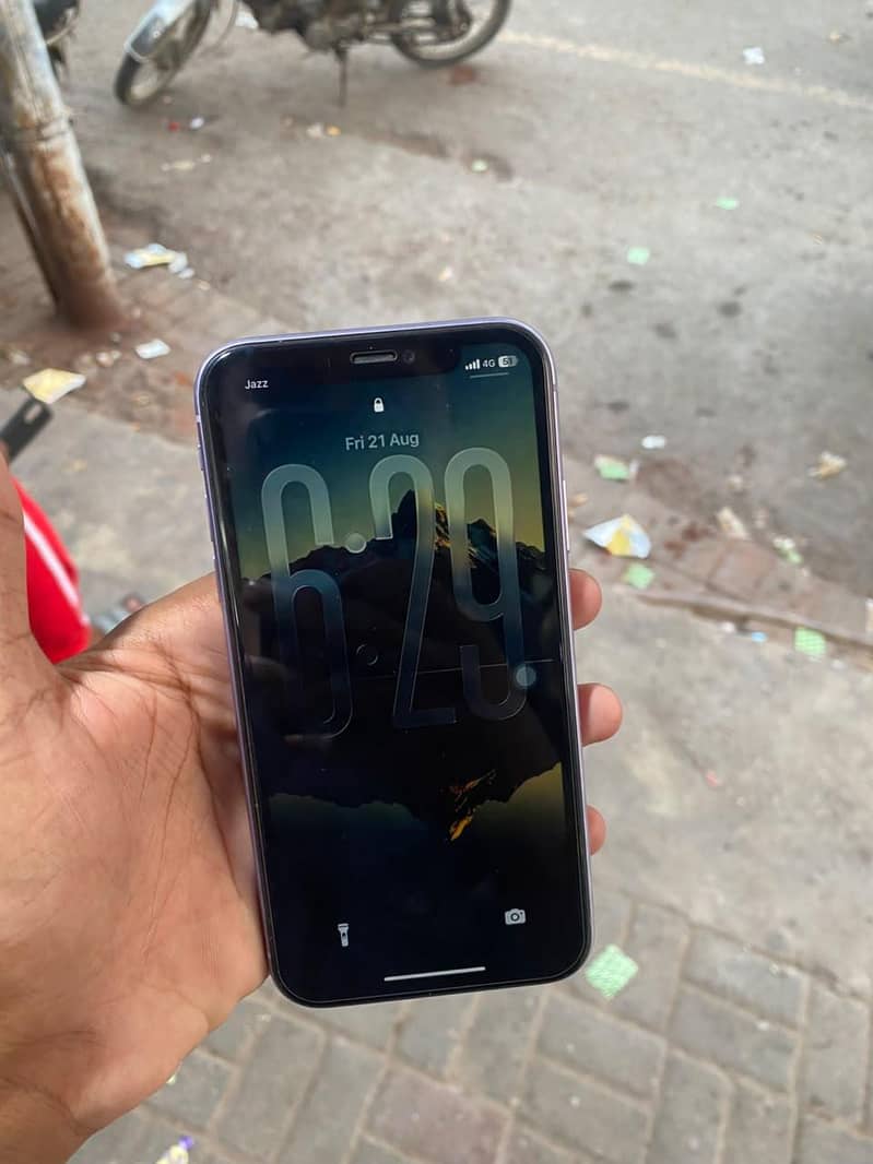 Apple iPhone 11 3