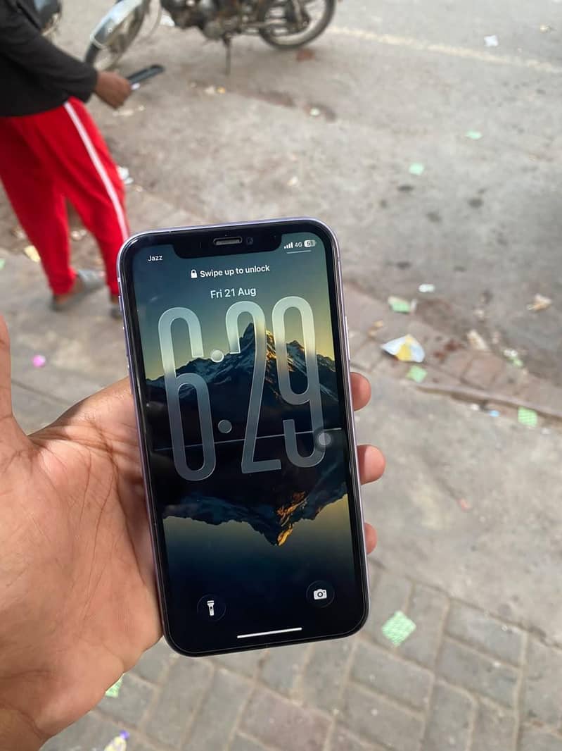 Apple iPhone 11 4