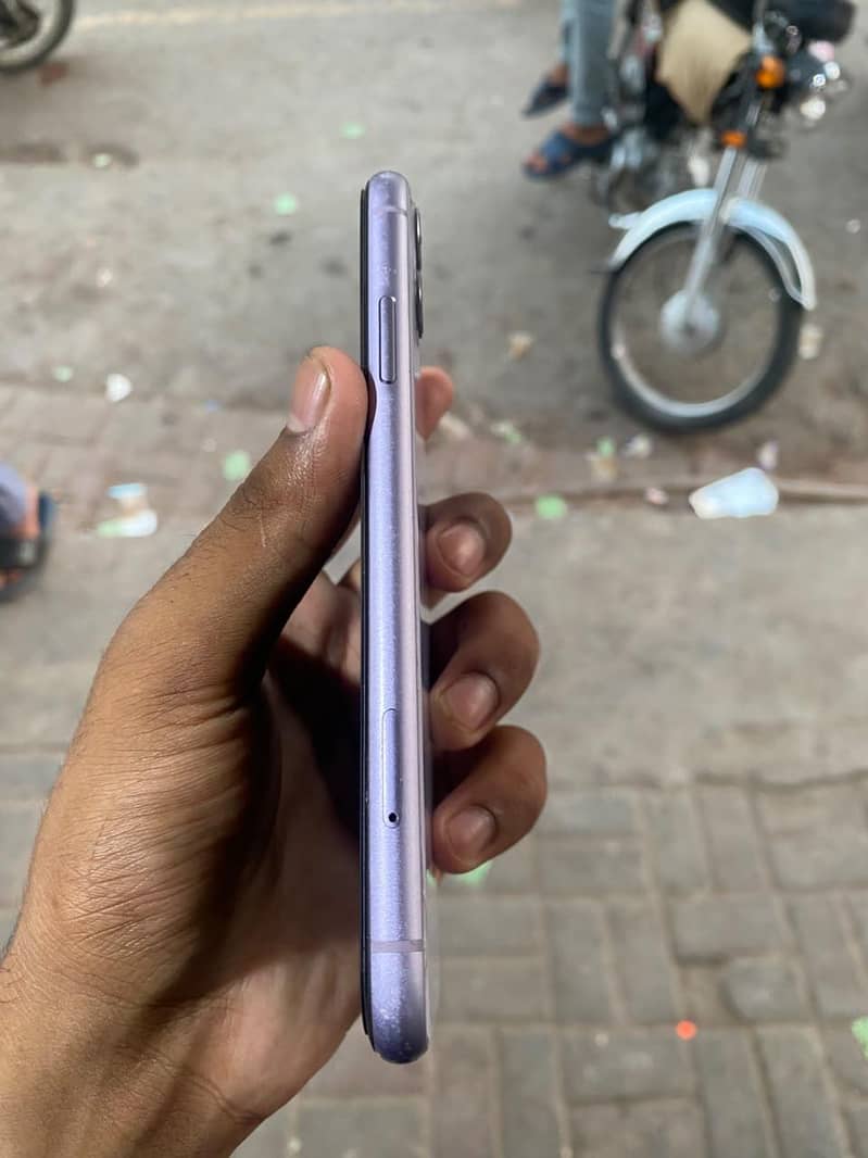 Apple iPhone 11 7