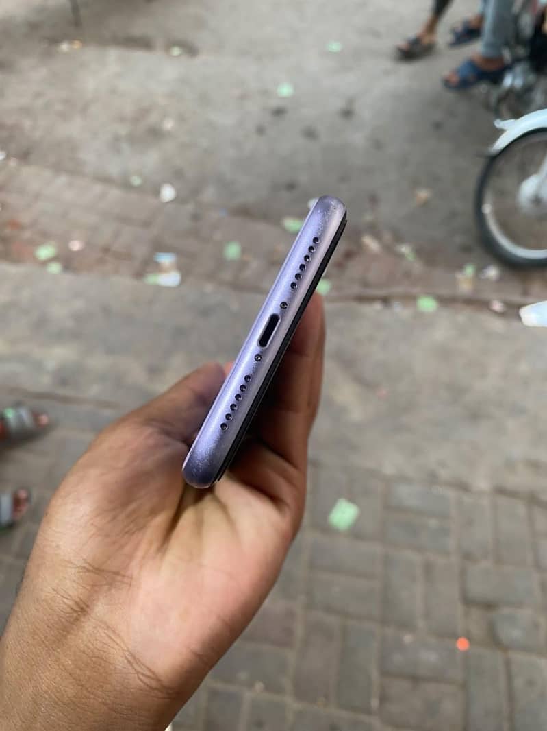 Apple iPhone 11 10