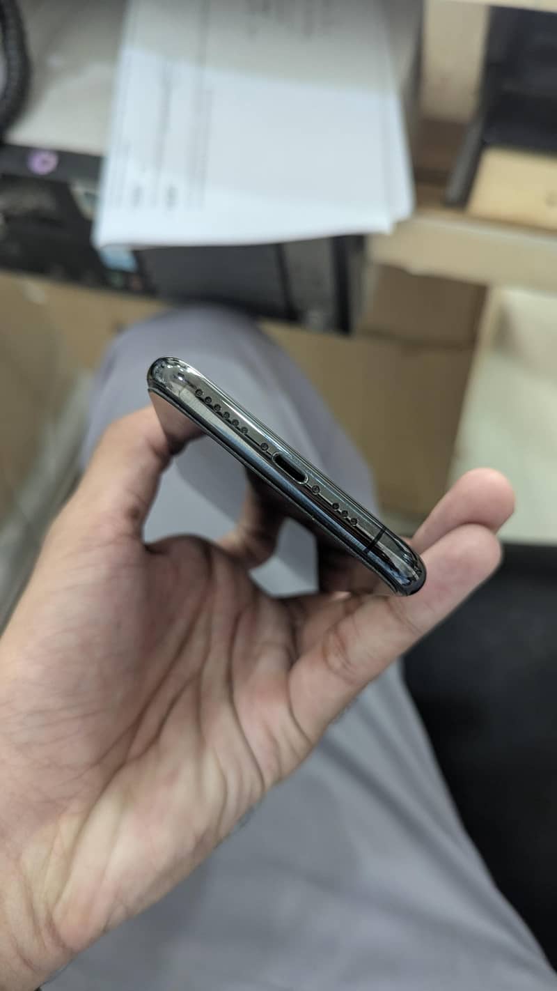 Apple iPhone 11 Pro 1