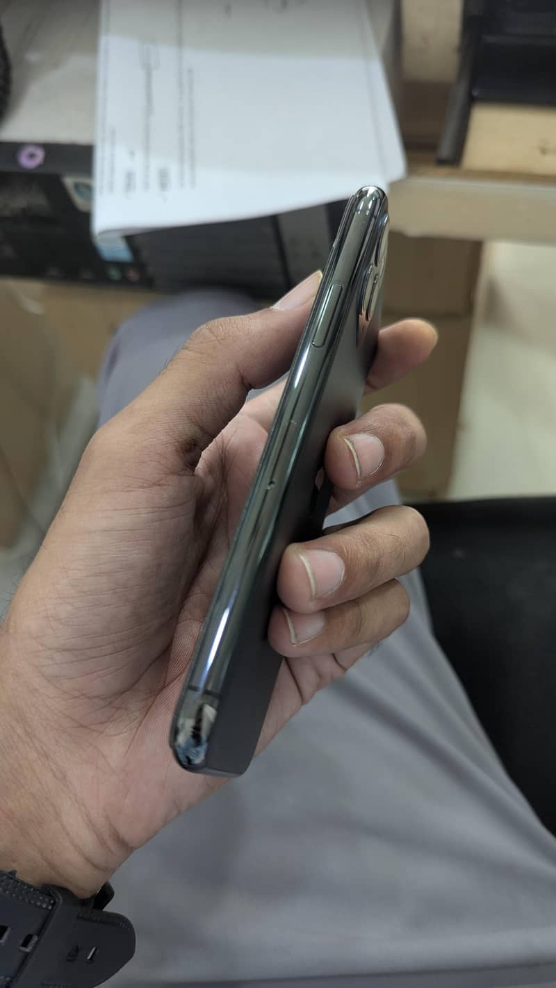 Apple iPhone 11 Pro 2