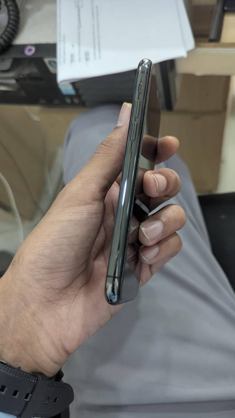 Apple iPhone 11 Pro 3