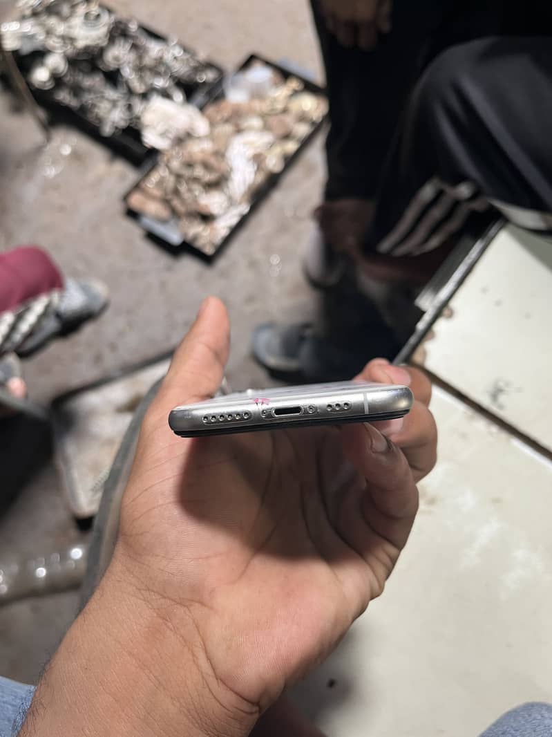 Apple iPhone XS 3