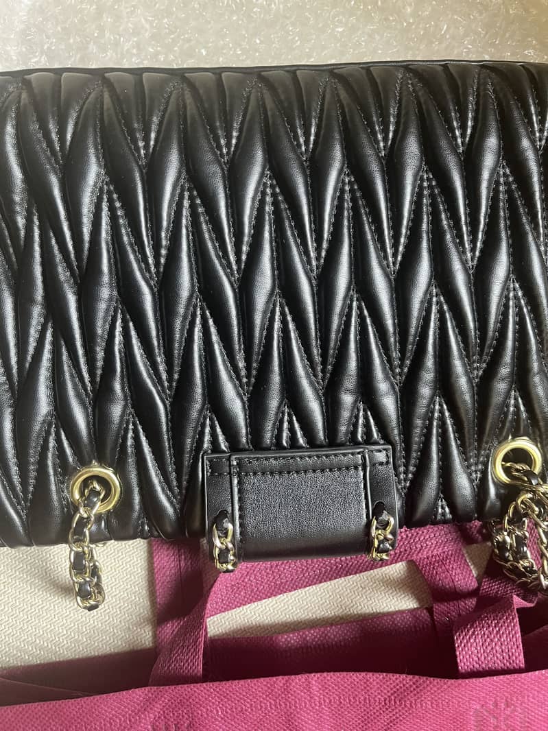 Black handbag 4