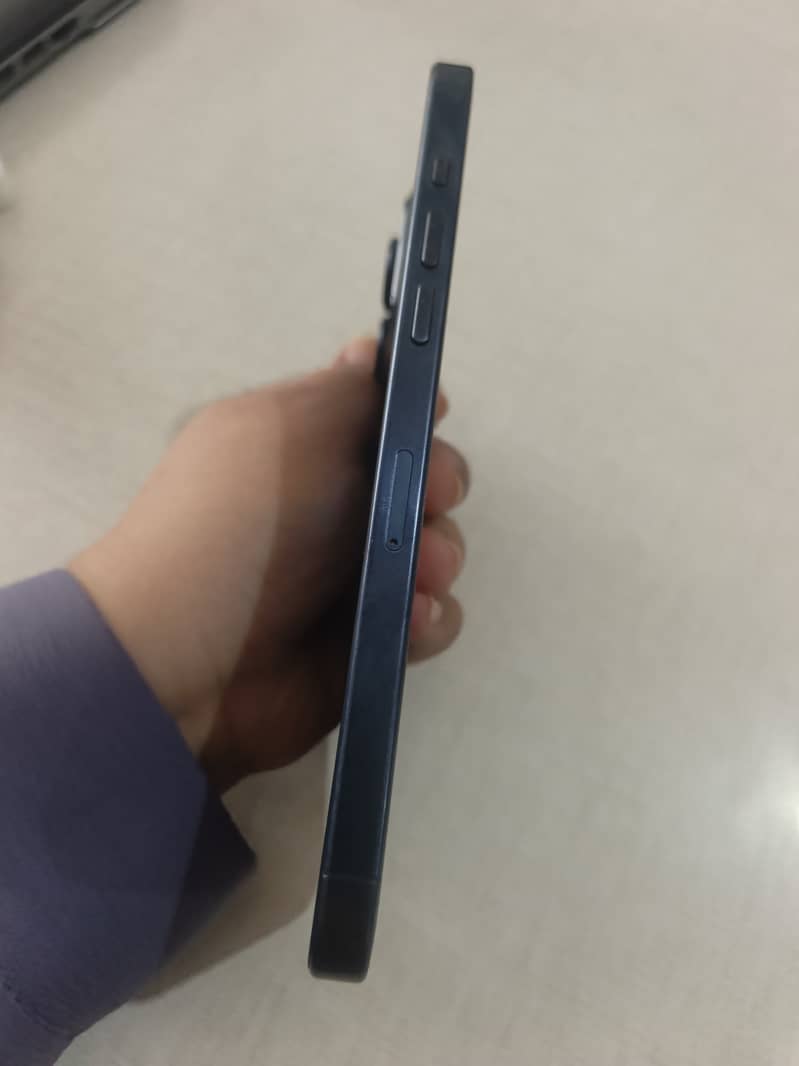 Apple iPhone 15 Pro Max 2