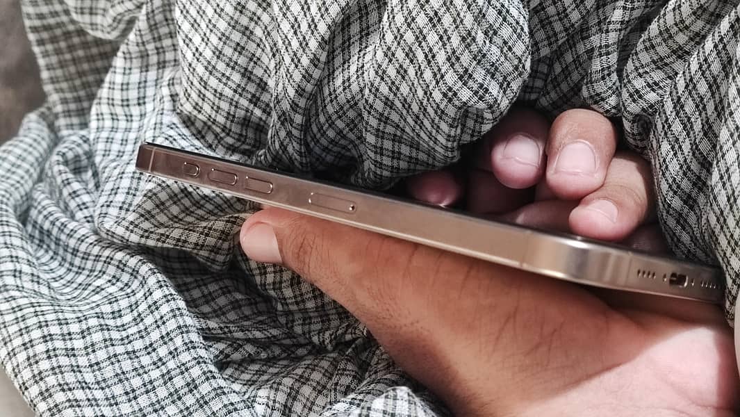 Apple iPhone 16 Pro Max 5