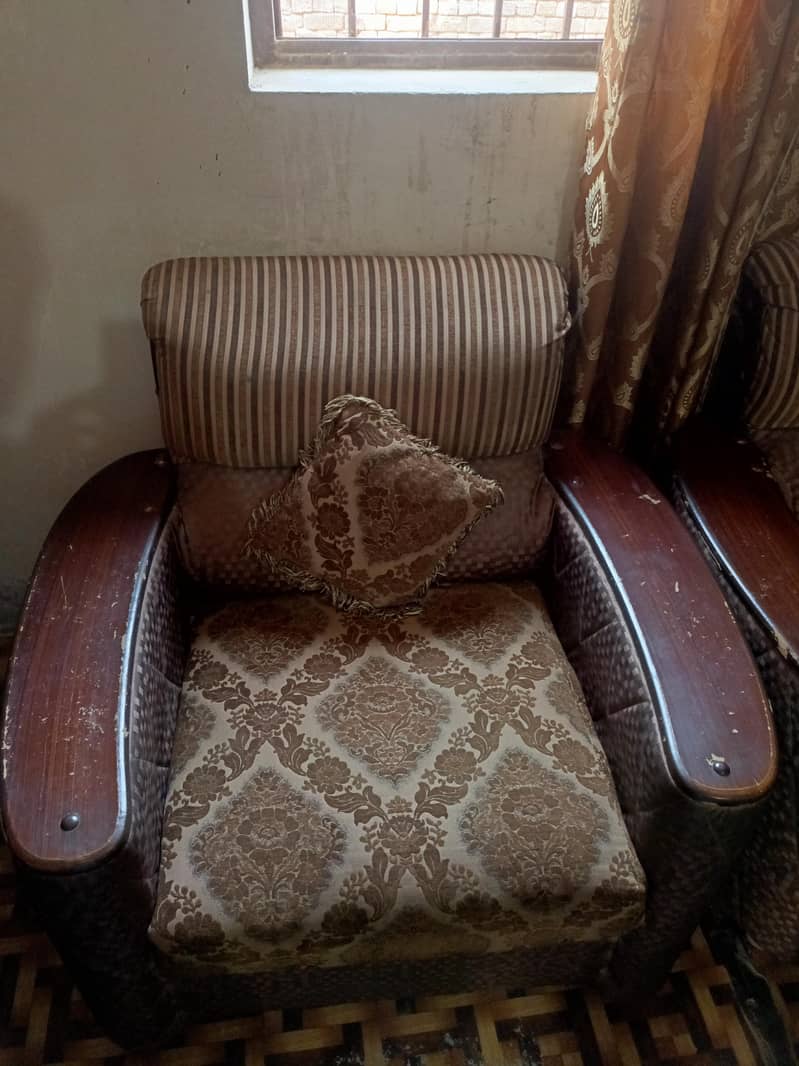 2+1+1 sofa and Table 0
