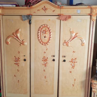 Almerah, Dressing, Divider