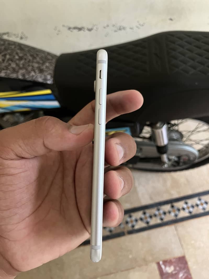 Apple iPhone 7 0