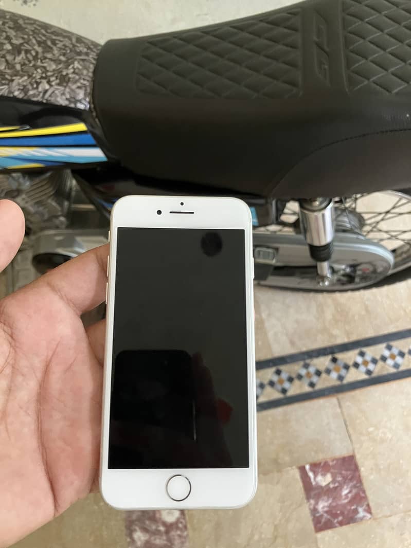 Apple iPhone 7 4