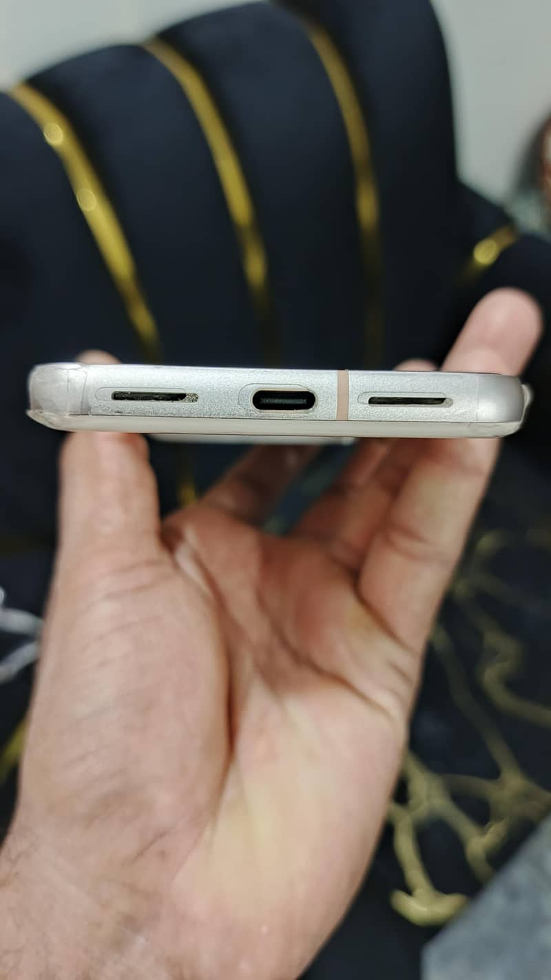Google Pixel 8 4