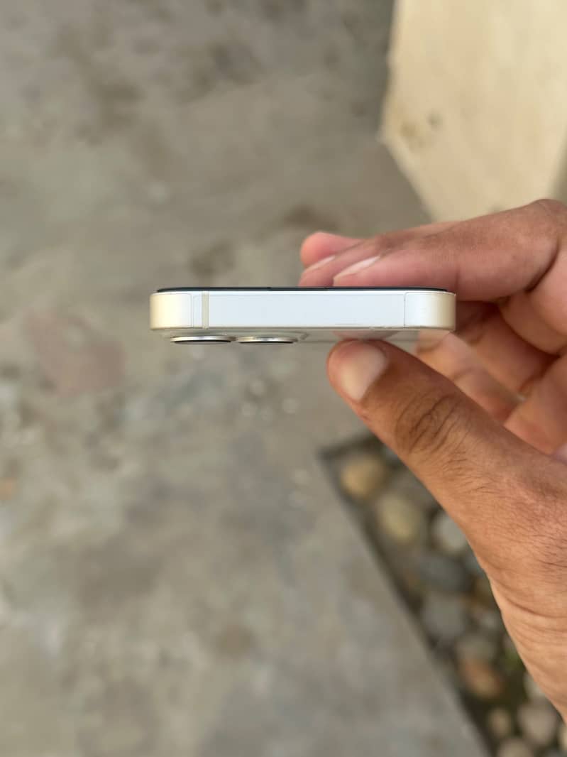 Apple iPhone 13 mini 4