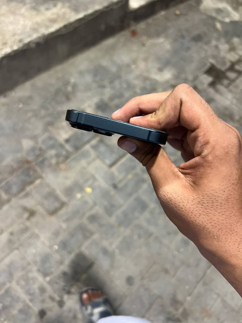 Apple iPhone 14 3