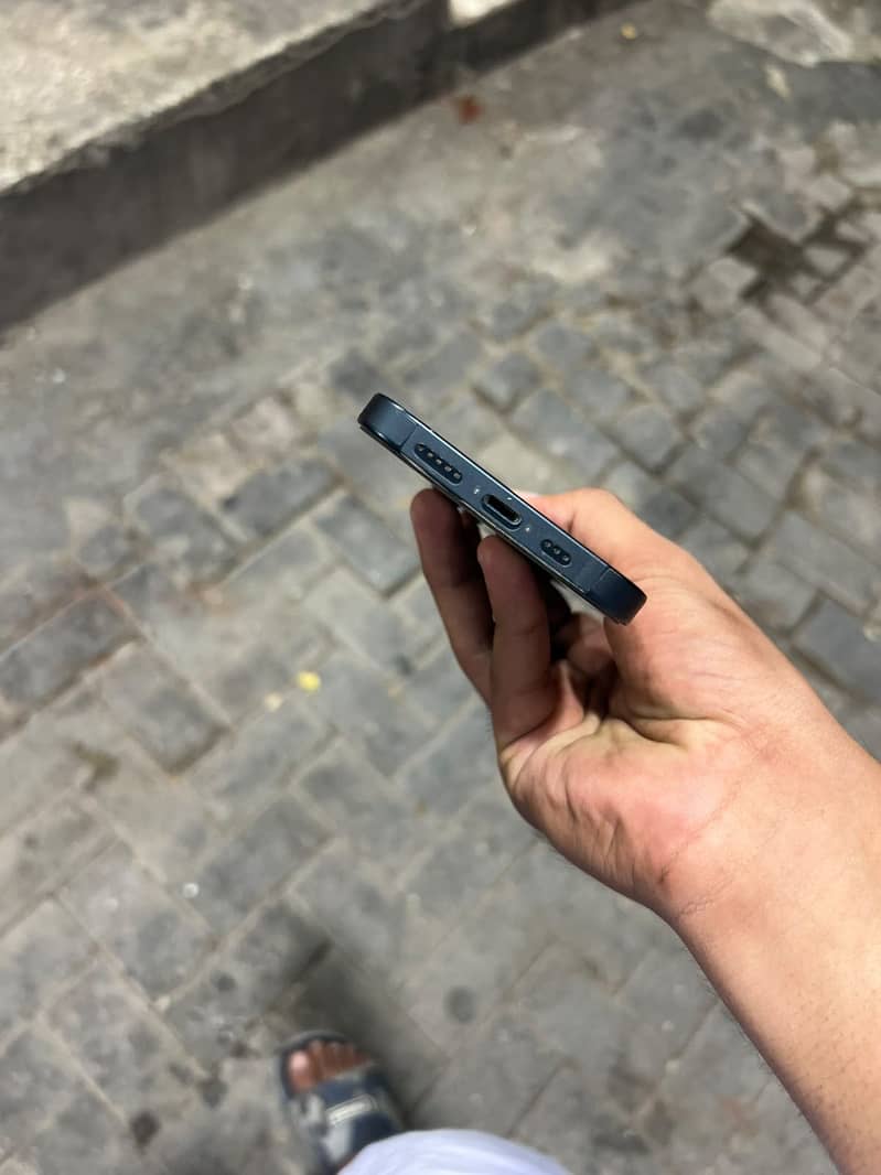 Apple iPhone 14 4
