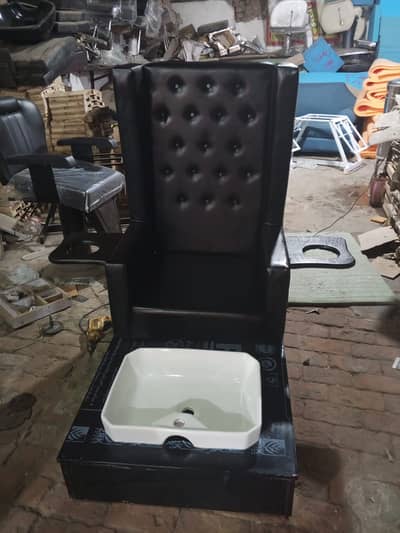 Barber chair/Cutting chair/ Shampoo unit/Trolly/Saloon Furniture.