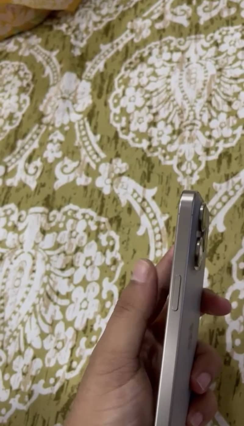 Iphone 15pro max 2