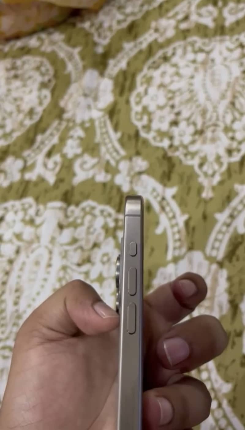 Iphone 15pro max 4
