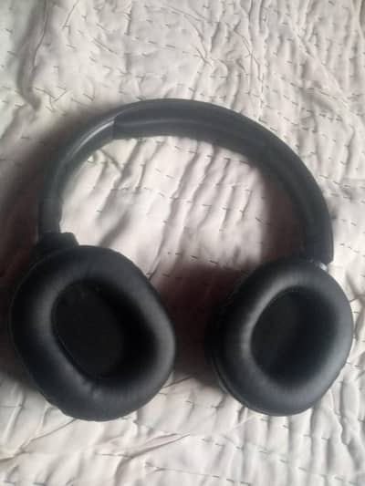 sovo headphone      condition 10/10 2 weeks used 1 year warranty