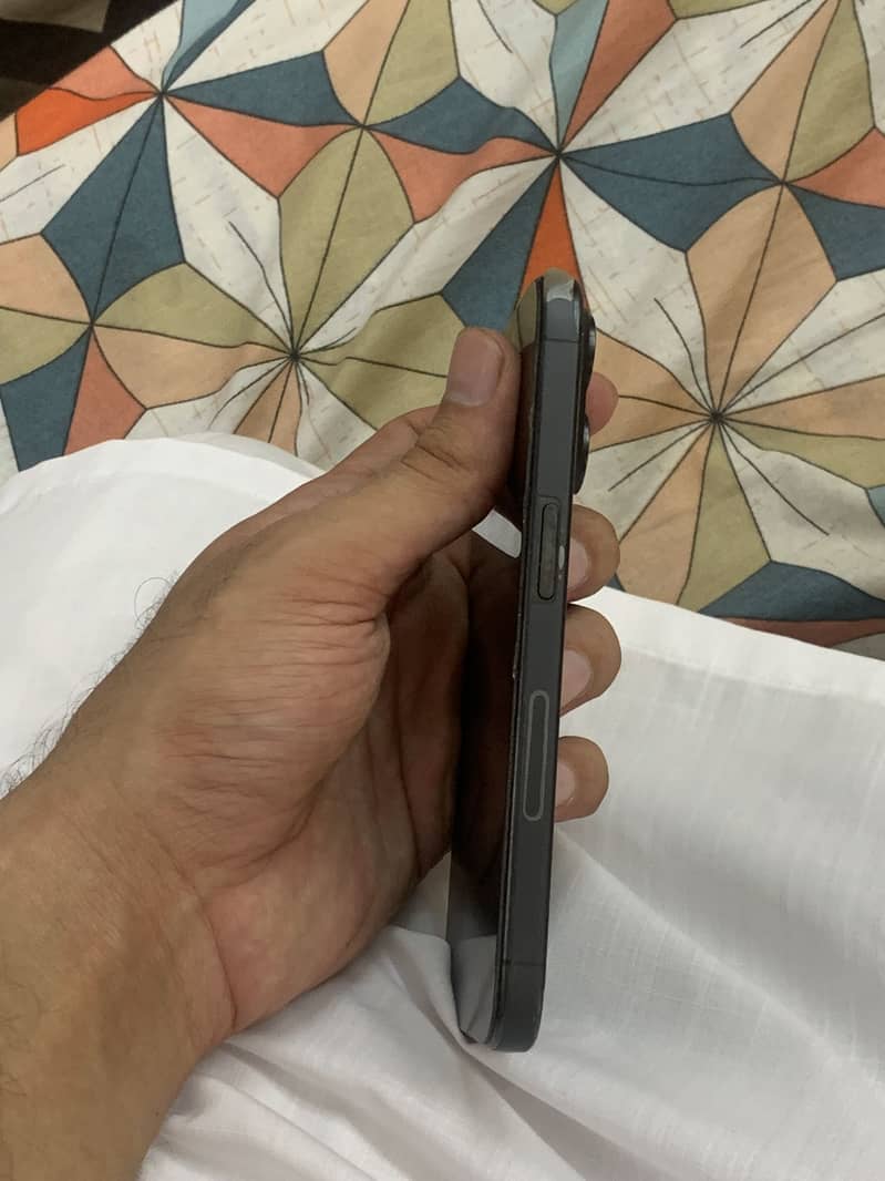 Apple iPhone 15 Pro 0