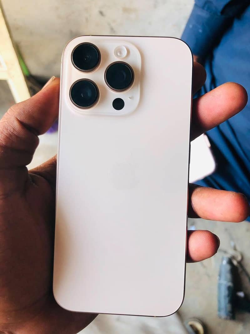 Apple iPhone 16 Pro 6