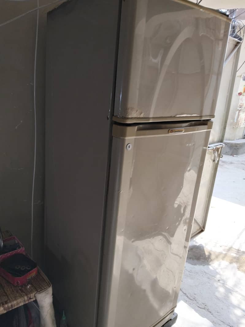 : Dawlance Medium Size Refrigerator – Good Condition 0