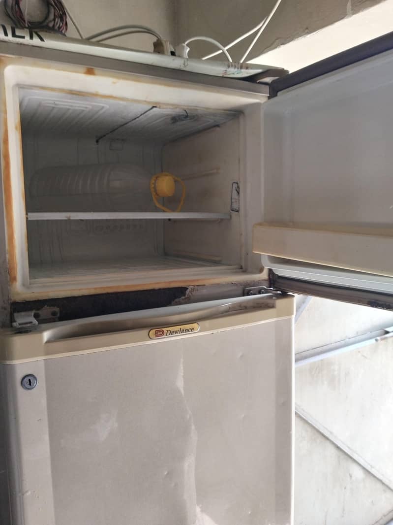 : Dawlance Medium Size Refrigerator – Good Condition 2