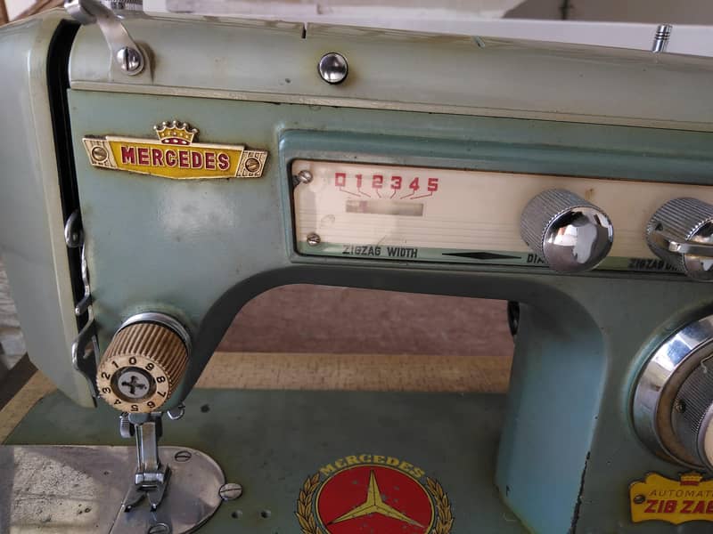 sewing machine new condition 0
