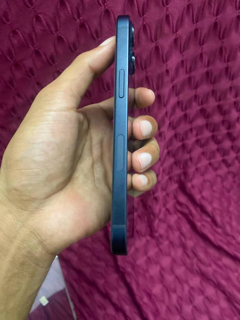Apple iPhone 13 2