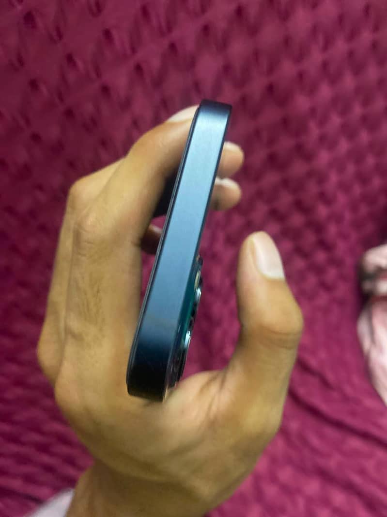 Apple iPhone 13 7