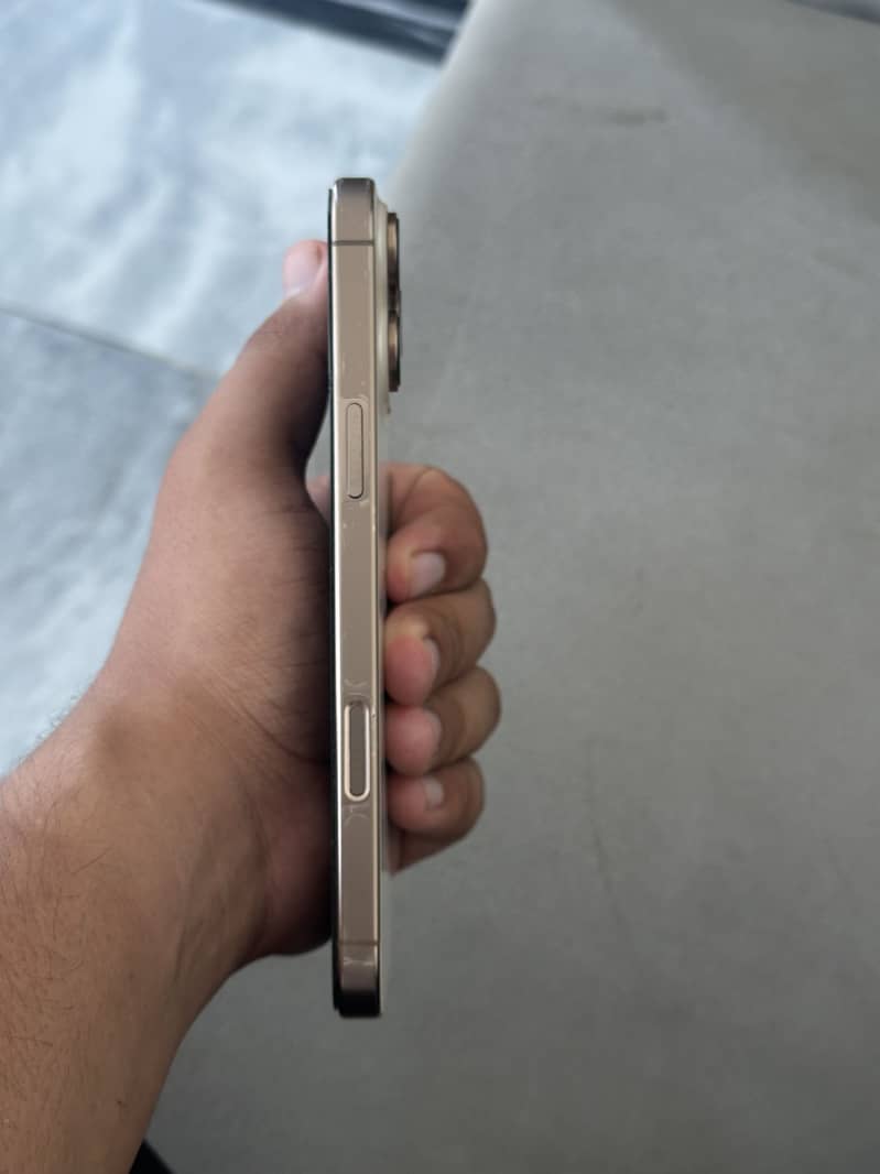 Apple iPhone 16 Pro Max 5