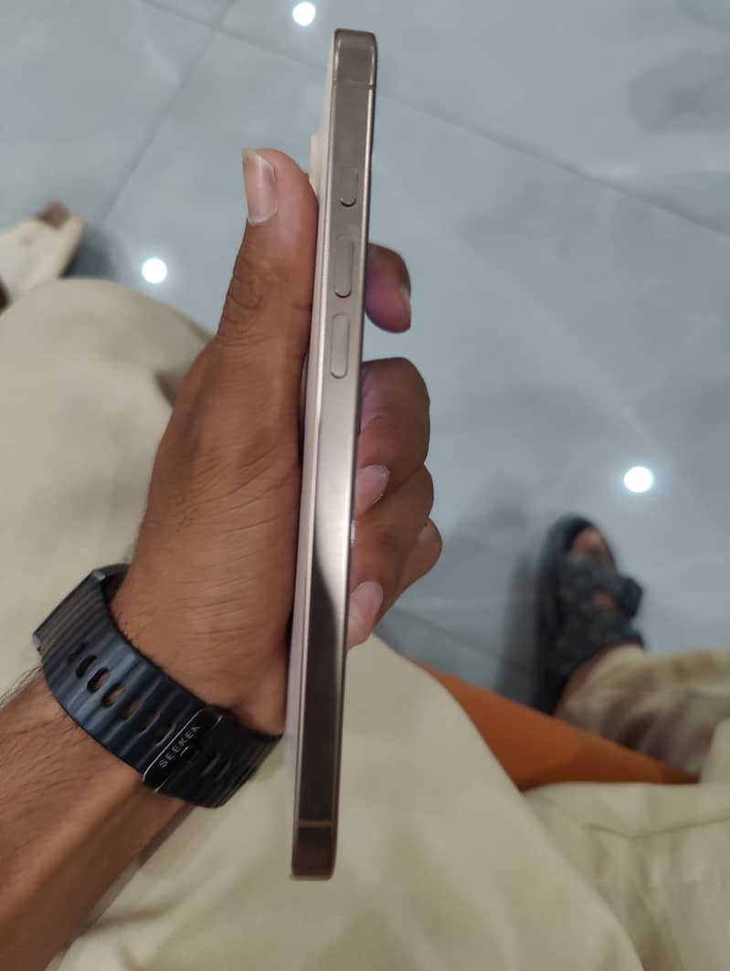 Apple iPhone 16 Pro Max 1
