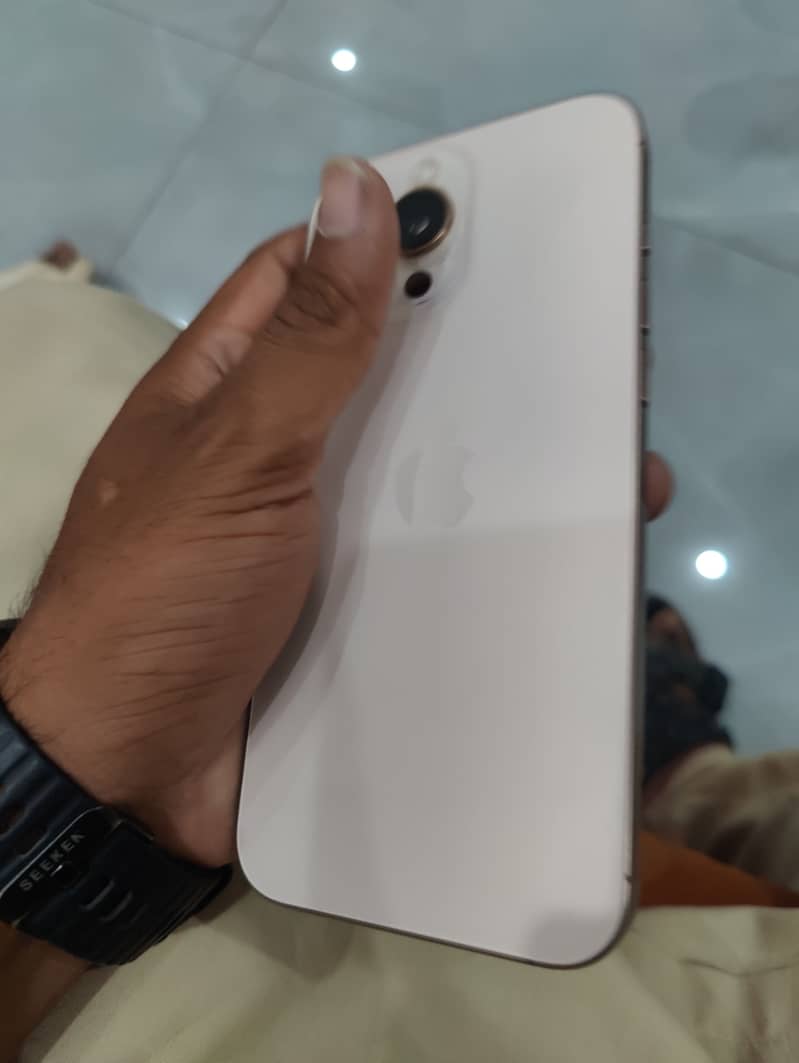 Apple iPhone 16 Pro Max 3