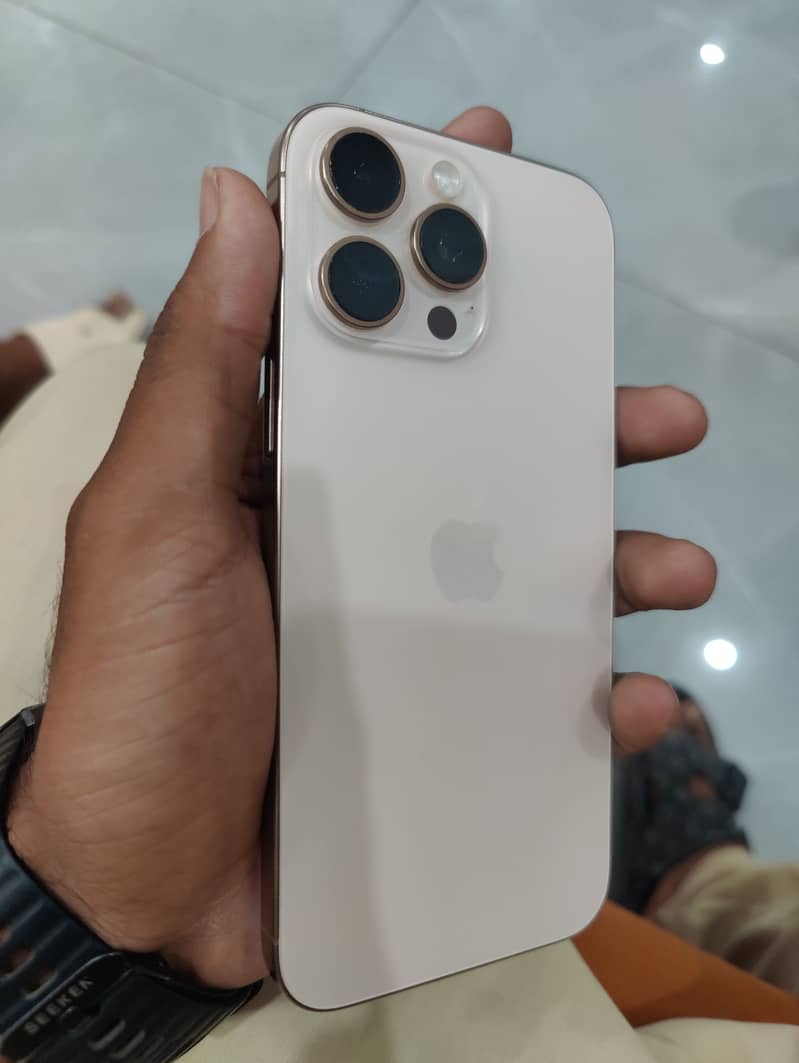 Apple iPhone 16 Pro Max 5