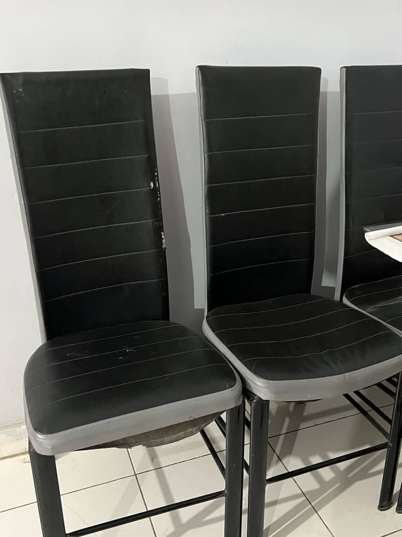 Dining table 0